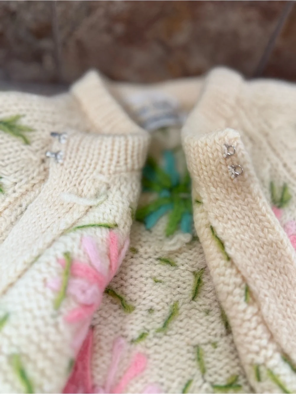 Vtg 60s 70s Hand Loomed 100% Virgin Wool Floral Embroidered Cardigan Sweater S/M - Picture 8 of 9